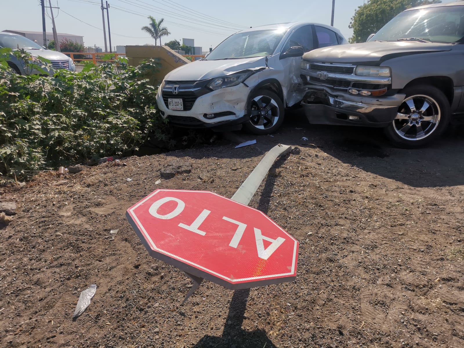 Accidente  el entronque de Libramiento Oriente y México 15 en Los Mochis deja una mujer lesionada