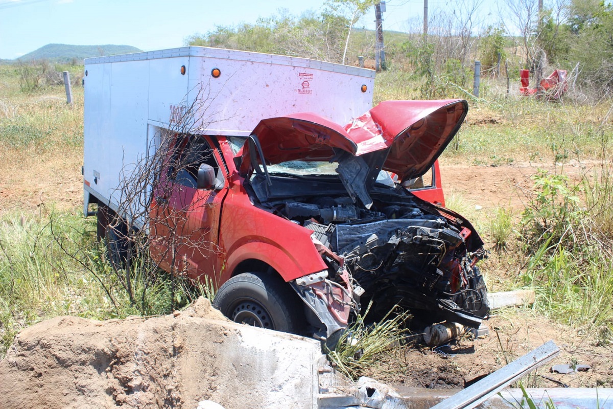 Fuerte accidente en la carretera libre Mazatlán-Culiacán deja un herido y cuantiosos daños materiales