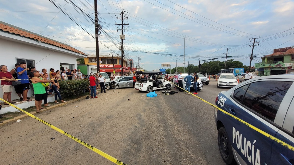 Una persona pierde la vida y tres más resultan lesionadas en fatal accidente en Urías, en Mazatlán