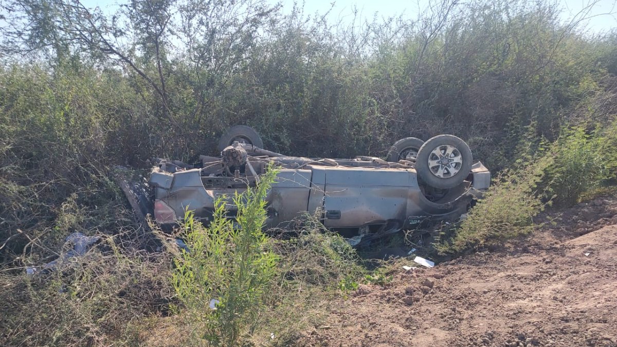 Volcadura en el ejido Olas Altas deja tres personas lesionadas