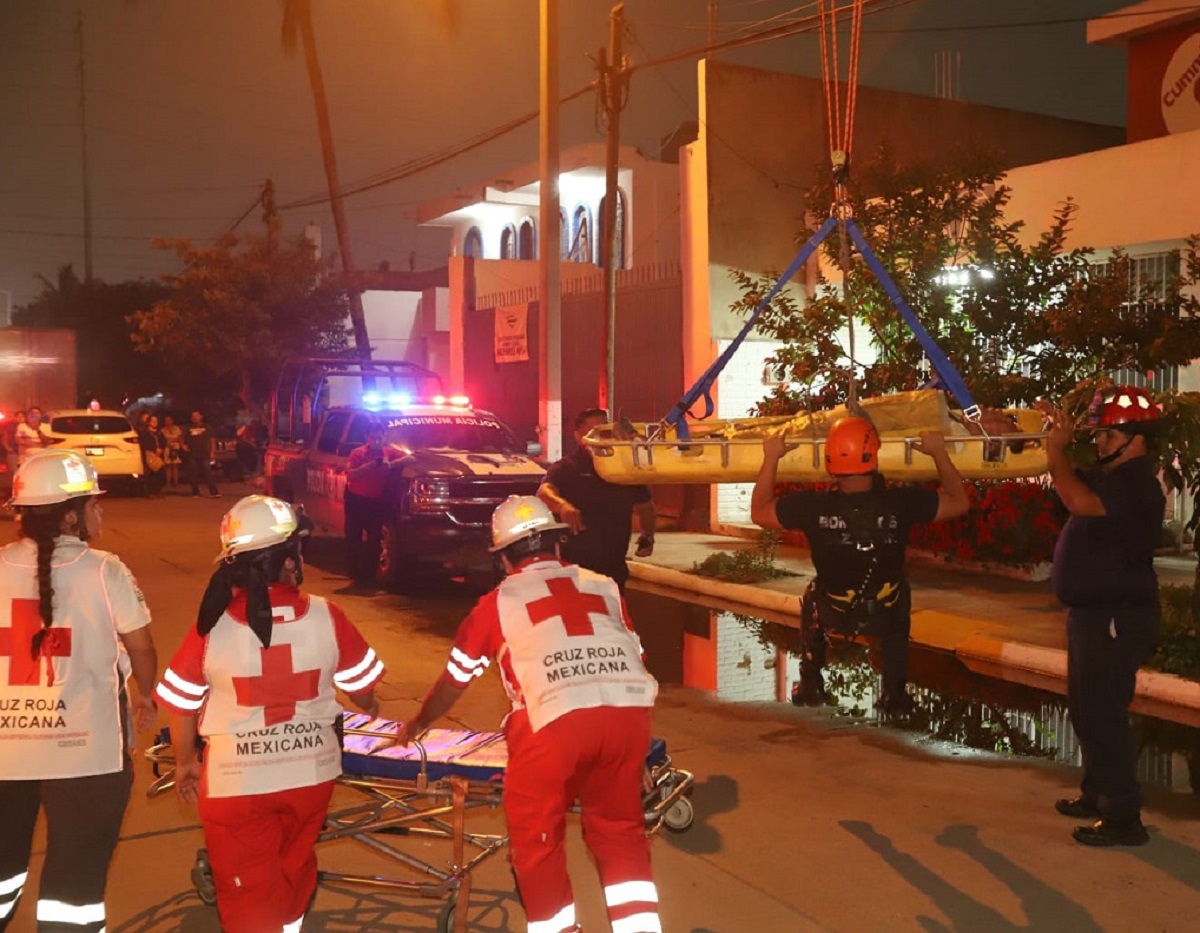 Adulto mayor se fractura la pierna mientras realizaba labores de mantenimiento en Mazatlán