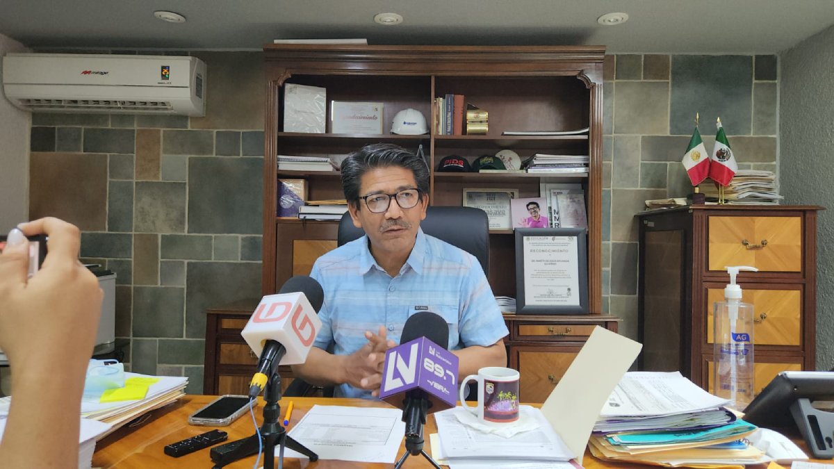 “Estoy de vacaciones pero vine a firmar”; alcalde de Guasave regresa tras COVID-19