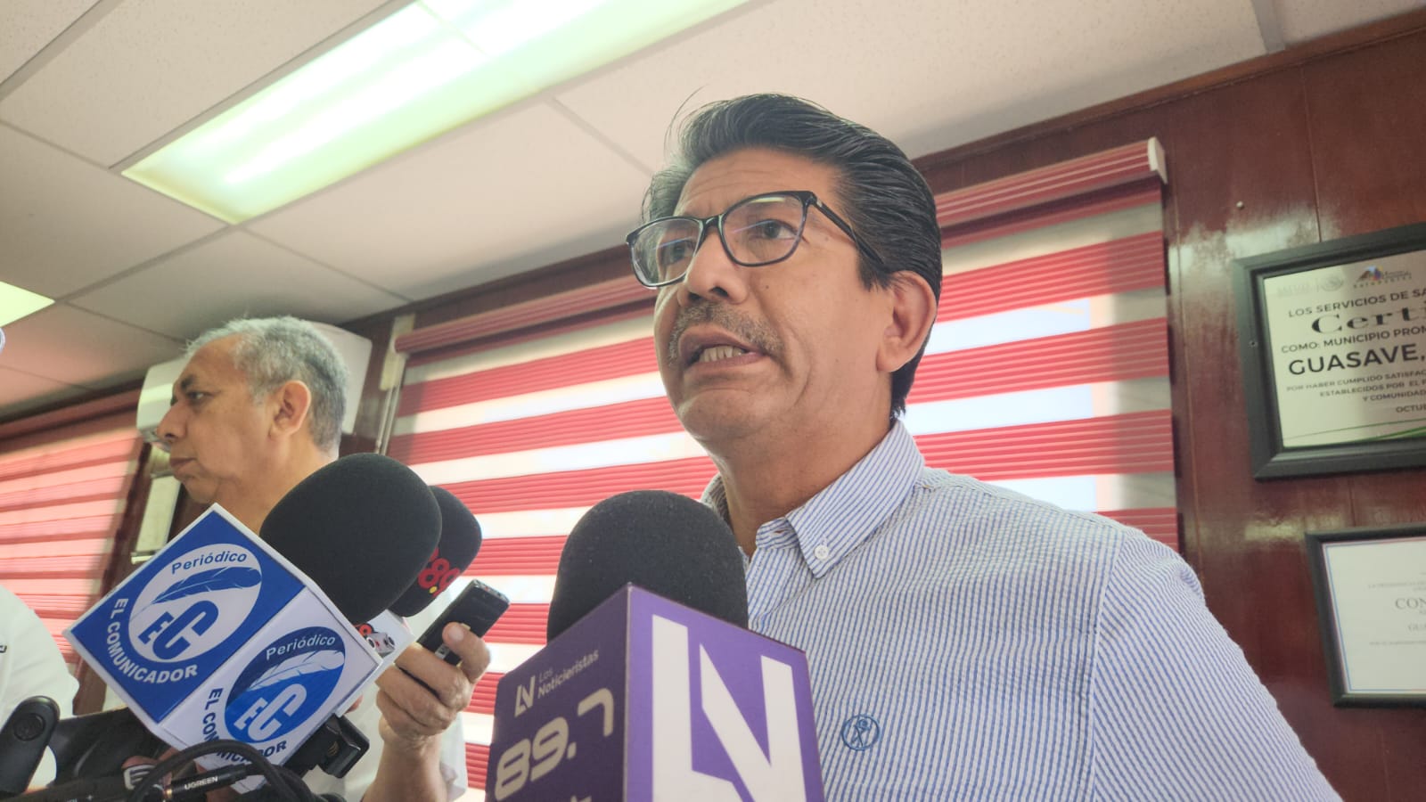 DIF Guasave atiende a familia de Ángel, perdieron todo en incendio de su casa en El Huitussi