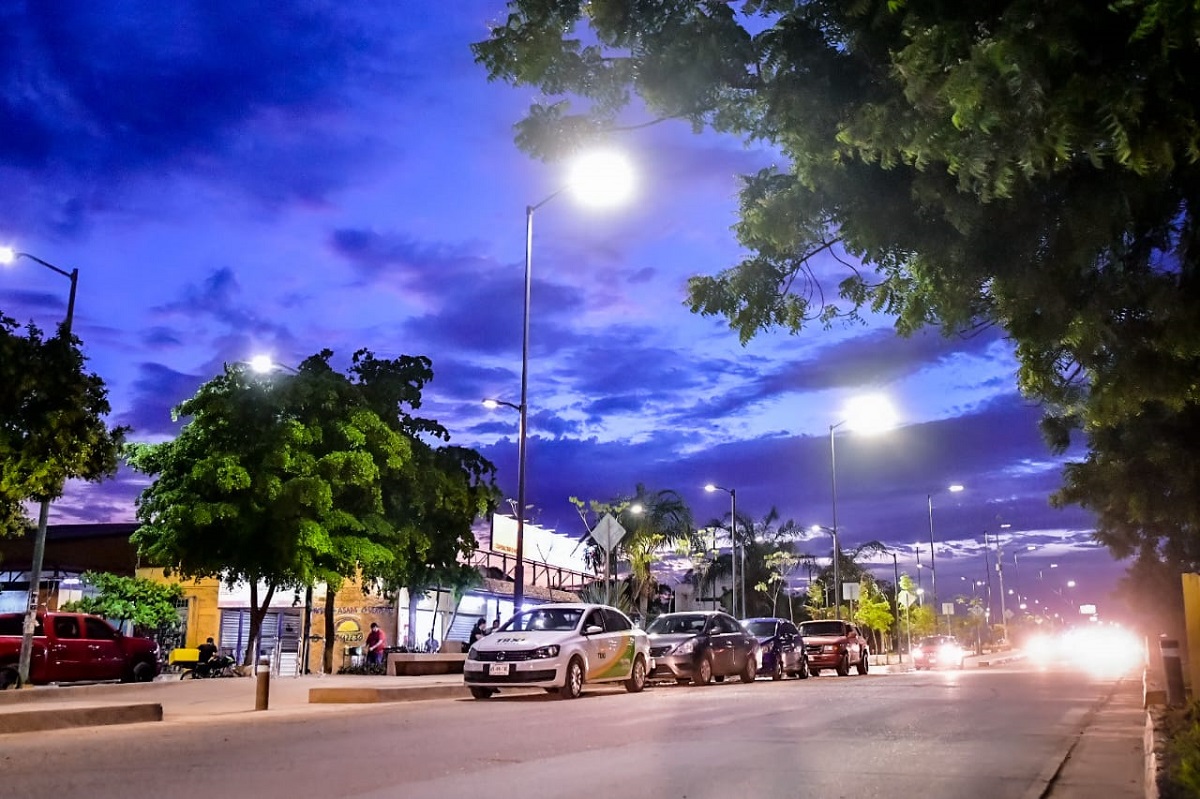 Brilla la Flores Magón en Mazatlán con nuevo alumbrado público