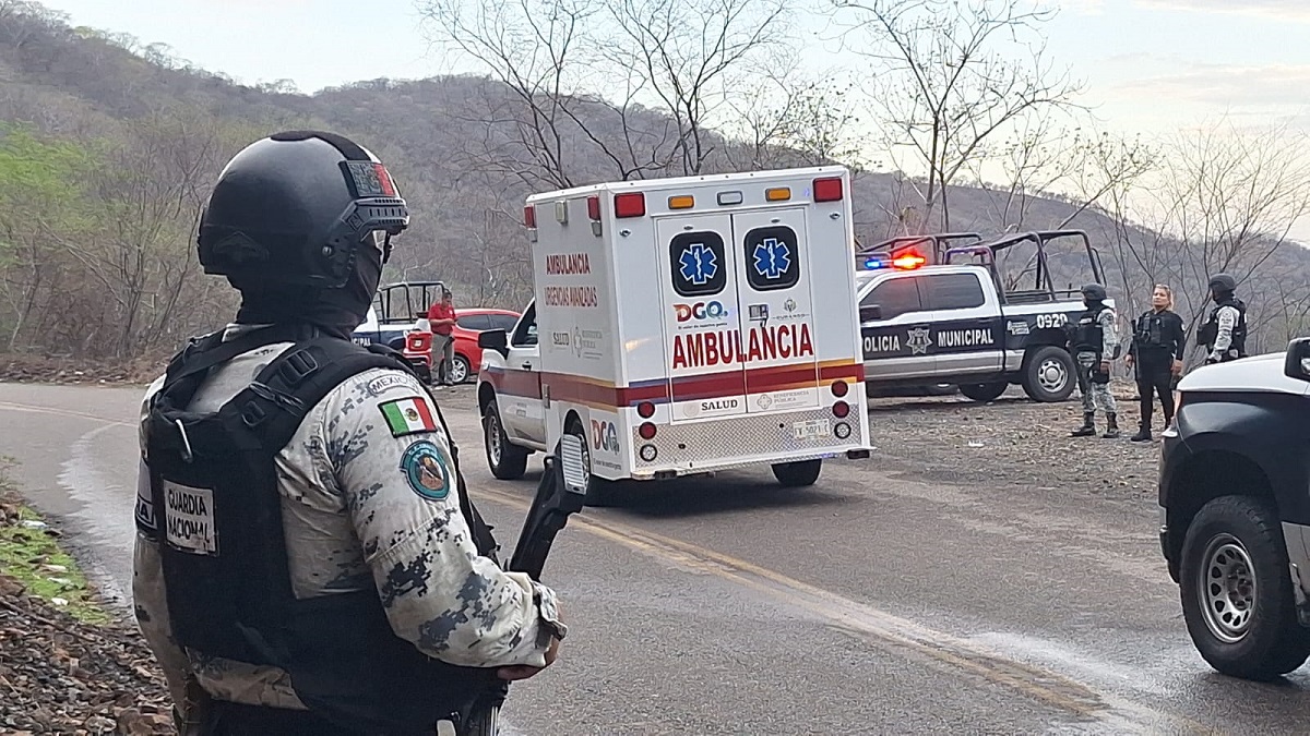 ¡Lo remataron! Grupo armado asesina a paciente arriba de ambulancia de Durango y lesiona al chofer