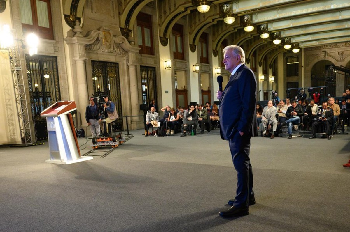 López Obrador dedica canción a todos aquellos ‘que no se reponen del 2 de junio’ (video)