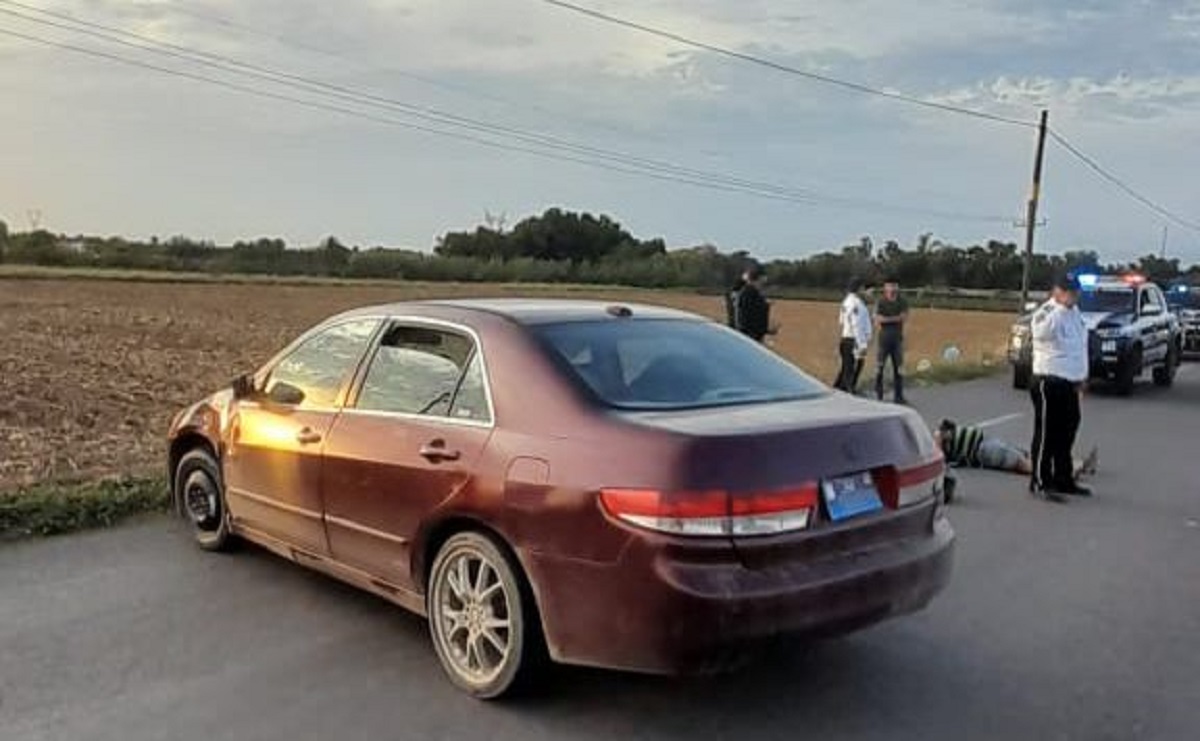 Motociclista invade carril de circulación en Guasave y termina lesionado