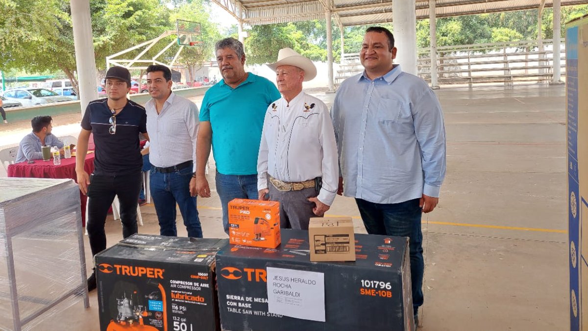 Benefician a siete comunidades de Angostura, con el programa ‘Equipa Sinaloa’