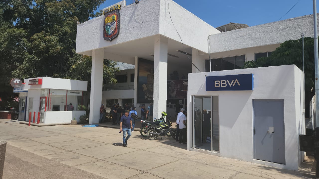 Ya está libre el Ayuntamiento de Guasave; Guerreros Azules se retiraron y revisarán cada caso en particular