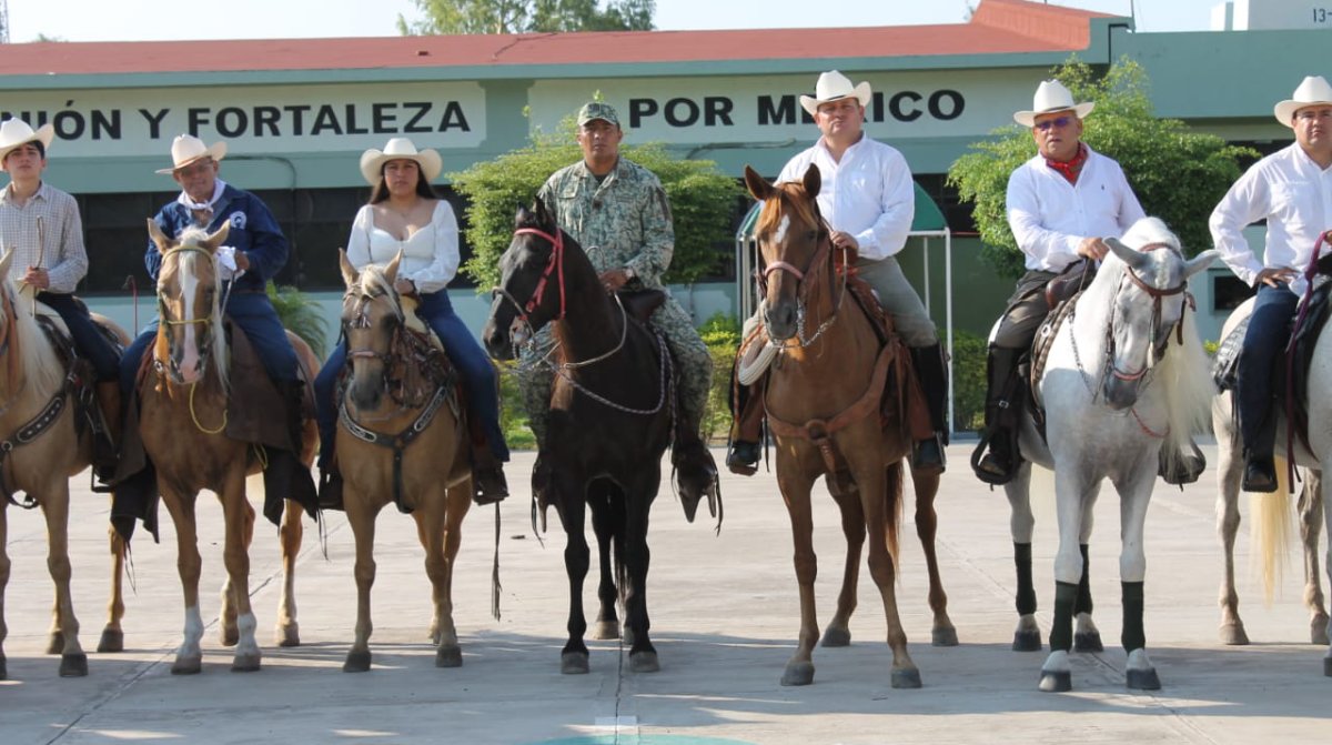 Personal militar del 89 Batallón realiza cabalgata con jinetes de Los Mochis