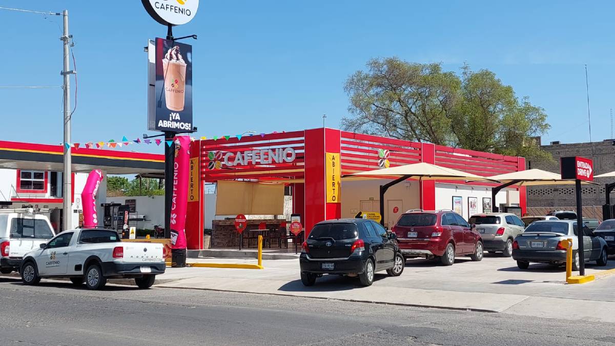 ¡Todos quieren café! Largas filas en la apertura de CAFFENIO en Guamúchil