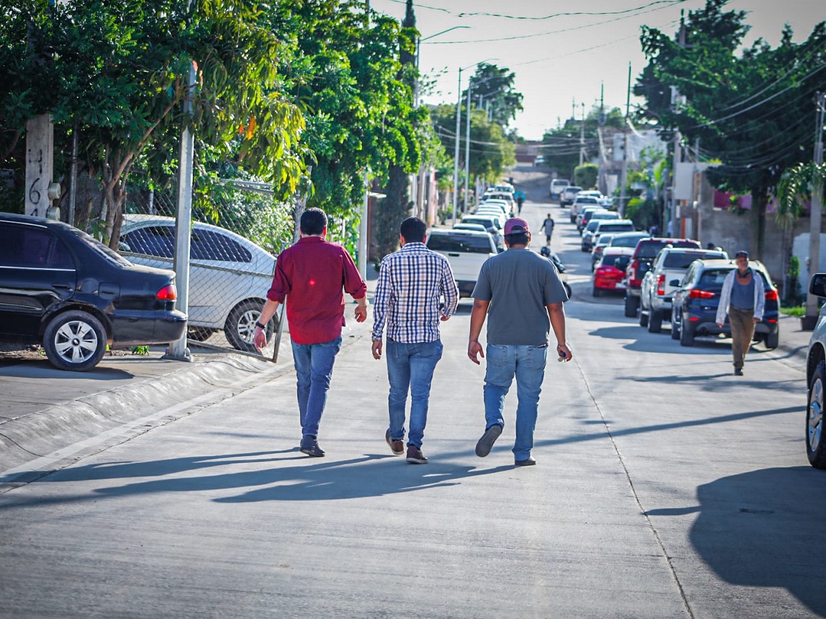 Rocha Moya y Gámez Mendívil inauguran pavimentación de calles en colonia Las Coloradas de Culiacán
