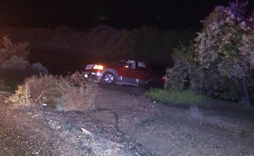 Alfredo logró salir ileso al caer un canal de desagüe, en Guasave