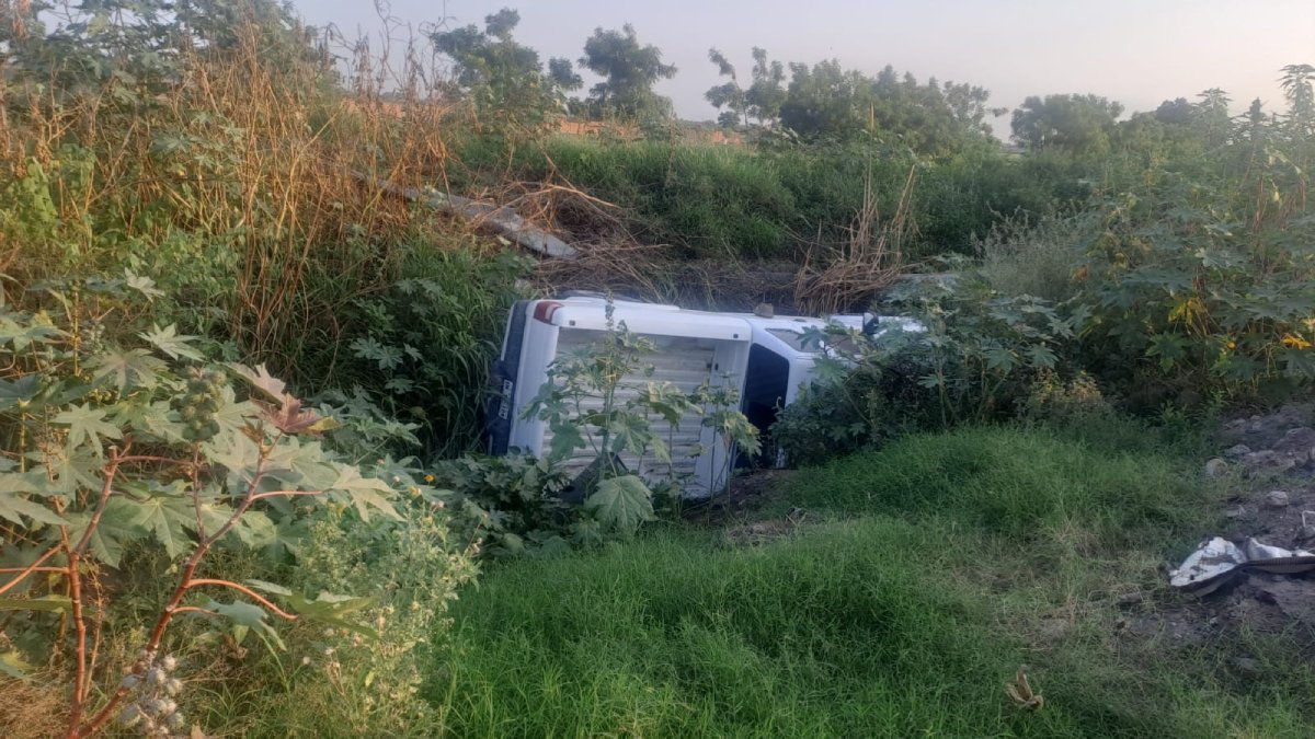 Volcadura por carretera de Guasave deja a una persona lesionada