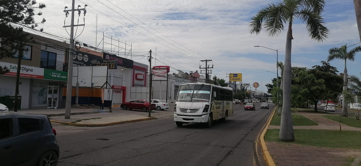 Faltan señalamiento, mantenimiento y más vigilancia para que funcione el carril preferencial en Mazatlán