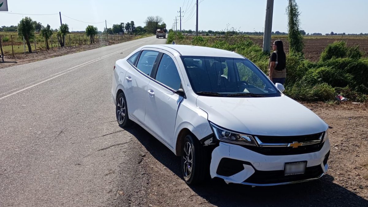 Adulto mayor en bicicleta fue atropellado por un auto en Guasave y terminó herido