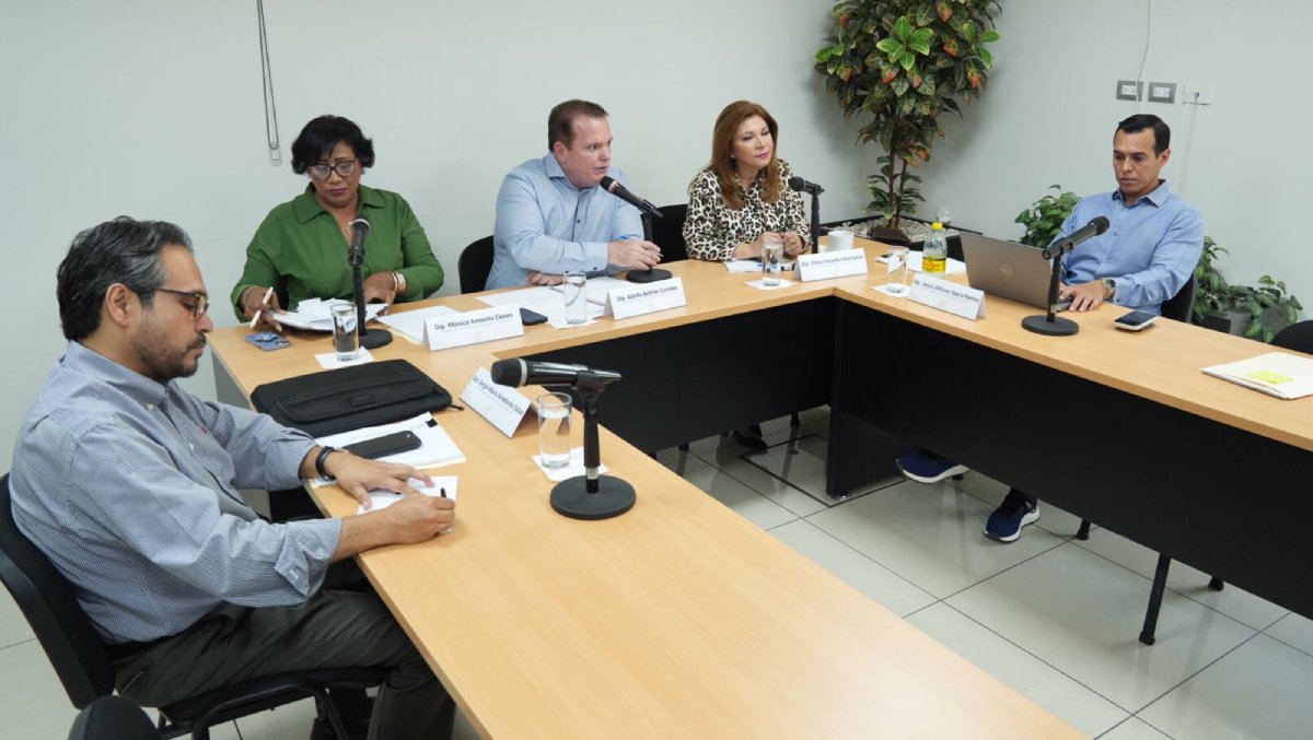 Escucha Comisión de Educación a promotores de iniciativas para reformar Ley Orgánica de la UAS