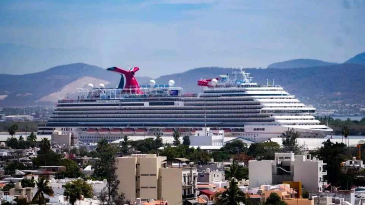 Cierra julio 2024 con el arribo de más de 19 mil cruceristas a Mazatlán