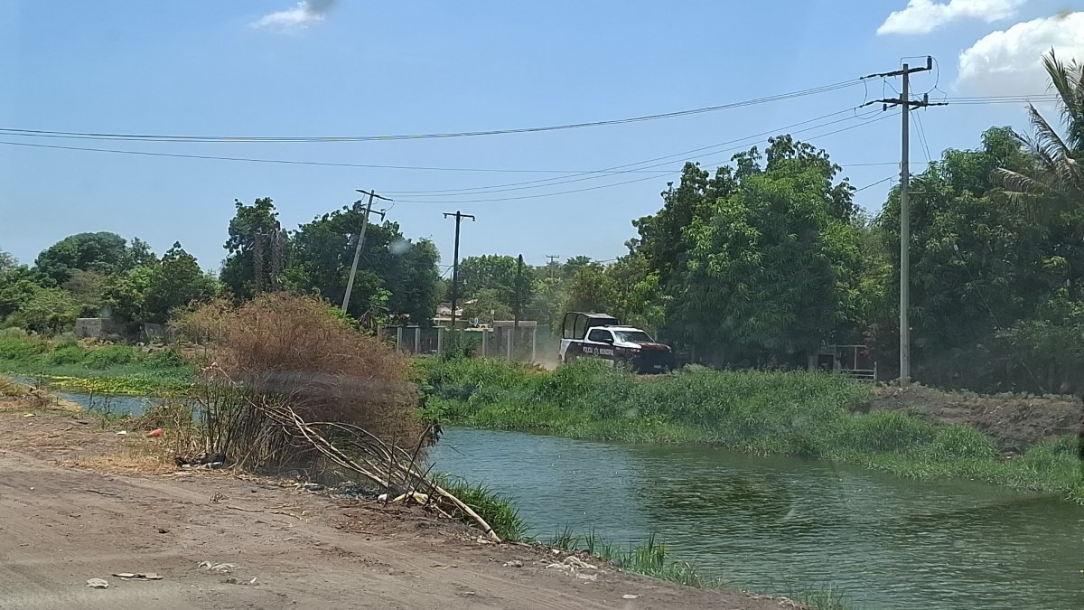 Localizan un hombre sin vida y flotando en el canal Lateral 18, Ahome
