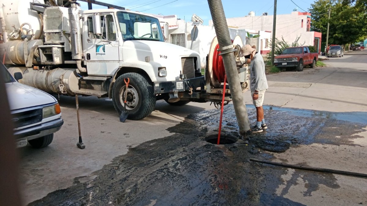Aumenta el taponamiento de drenajes en lo que va se julio en Mazatlán; van 190 reportes