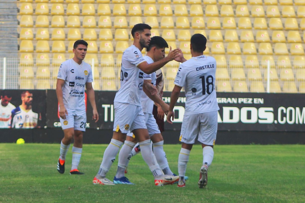 Los Dorados de Sinaloa triunfan en juego amistoso en La Pecera