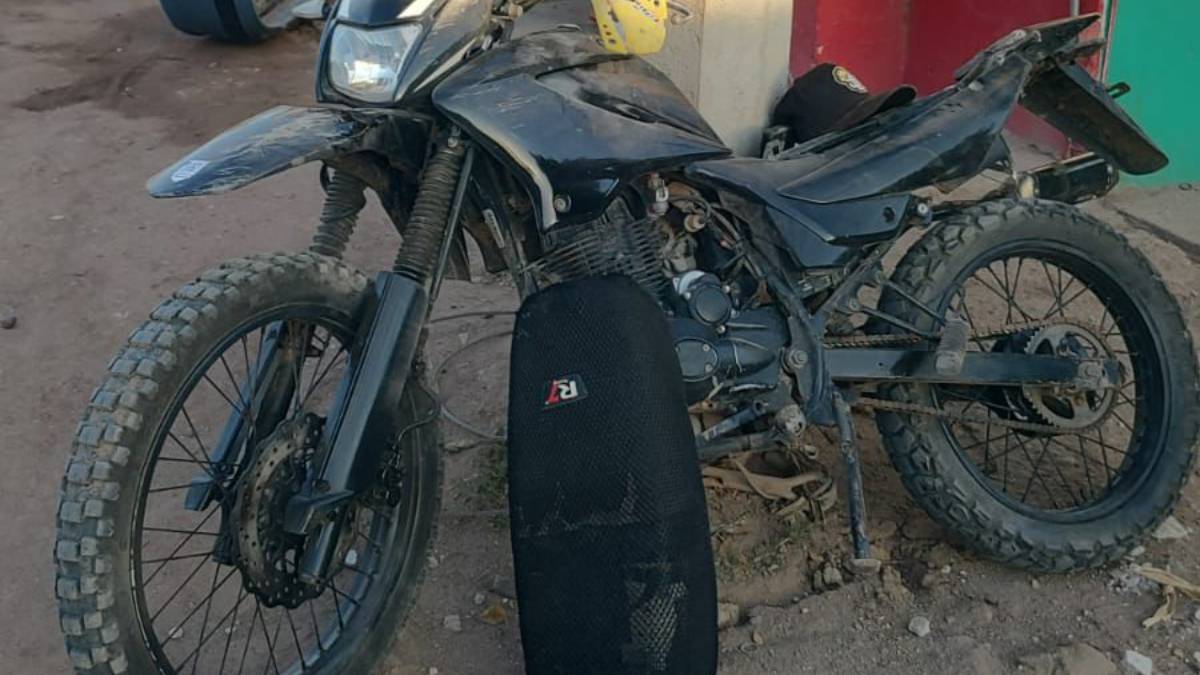 Dos motociclistas resultan lesionados tras ser impactados por conductor en Juan José Ríos