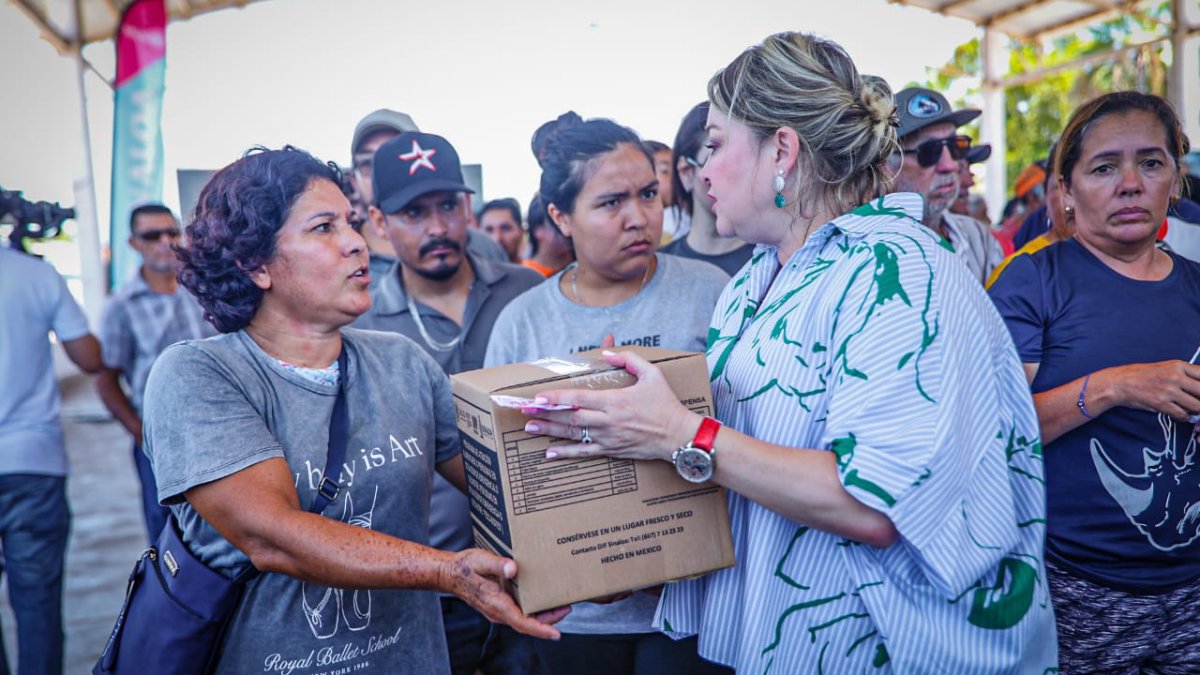 DIF Sinaloa entrega alimentos y agua a pescadores de Navolato