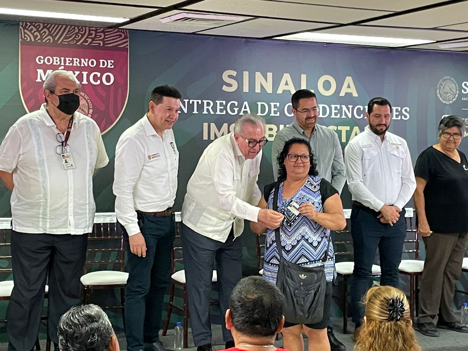 Gobernador entrega tarjetas IMSS-Bienestar; serán 800 mil sinaloenses los beneficiarios