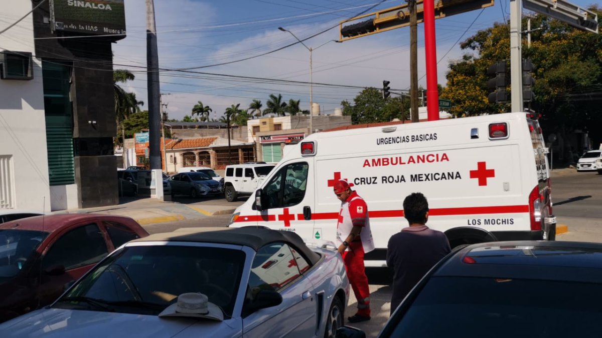 Muere hombre en el interior de un vehículo en Los Mochis