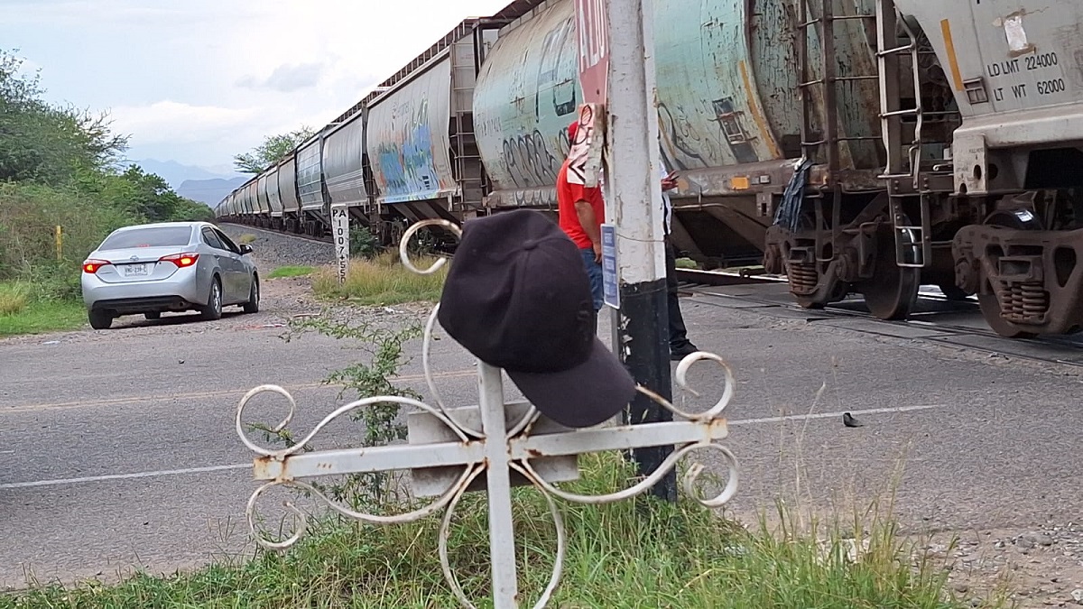 Muere motociclista arrollado por el tren en Quilá, municipio de Culiacán
