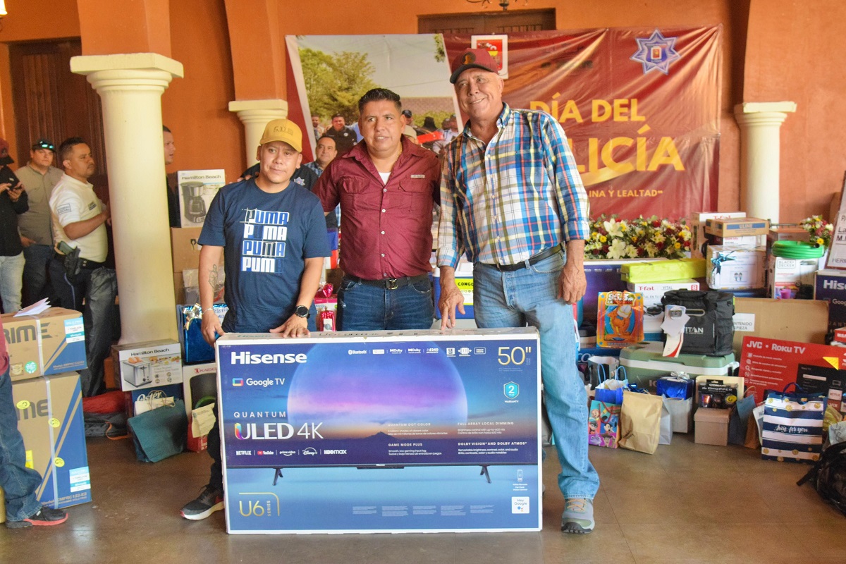 Celebran su día a los policías municipales de El Fuerte