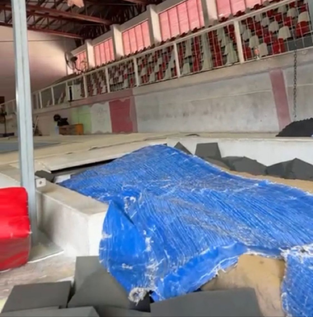 ¡No hay aire! Padres de familia piden den mantenimiento a gimnasio del ISDE en Culiacán