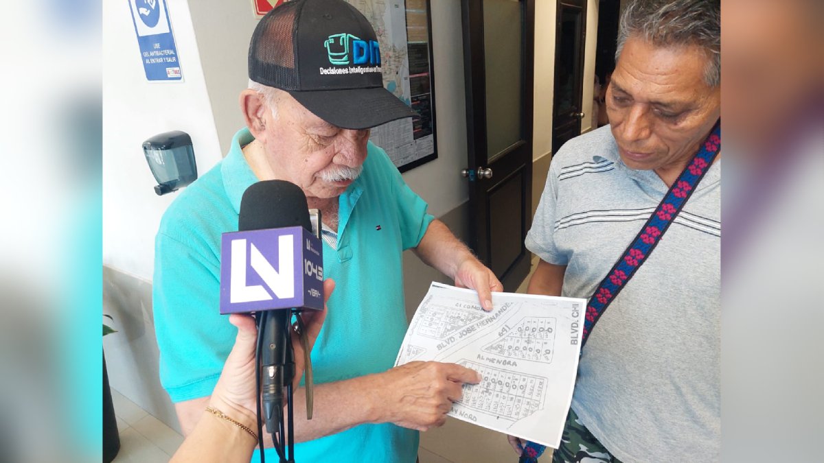 Después de 15 años colgados en poste de CFE, familias de Las Flores 3 piden al ayuntamiento los regularice