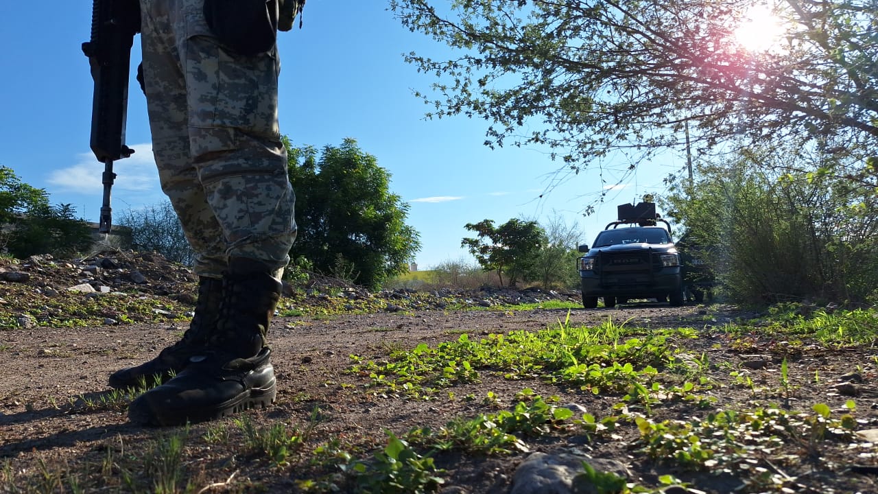 Semienterrado encuentran el cadáver de una persona en Culiacán