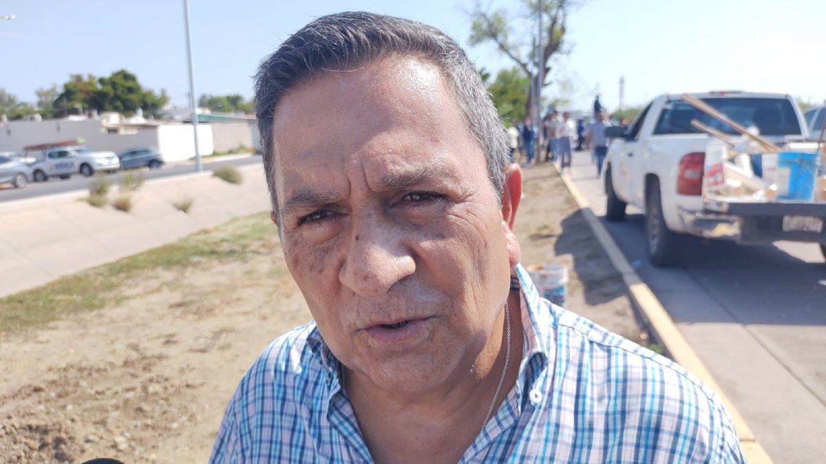 Las banquetas son peatonales, no para usar como estacionamiento, ni rampas afuera de comercios: Obras Públicas