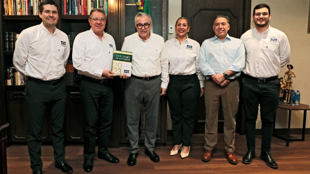 Álvarez Ortega entrega a Rocha su informe anual al frente de la CEDH