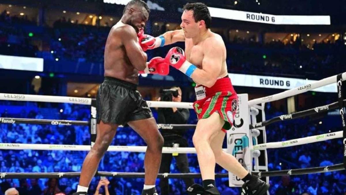 Julio César Chávez Jr. vuelve a los encordados y vence a Uriah Hall