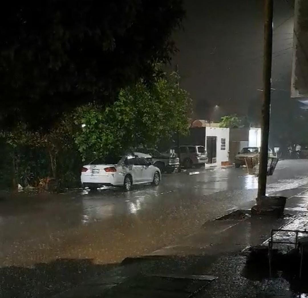 Lluvia de madrugada deja encharcamientos en Guasave