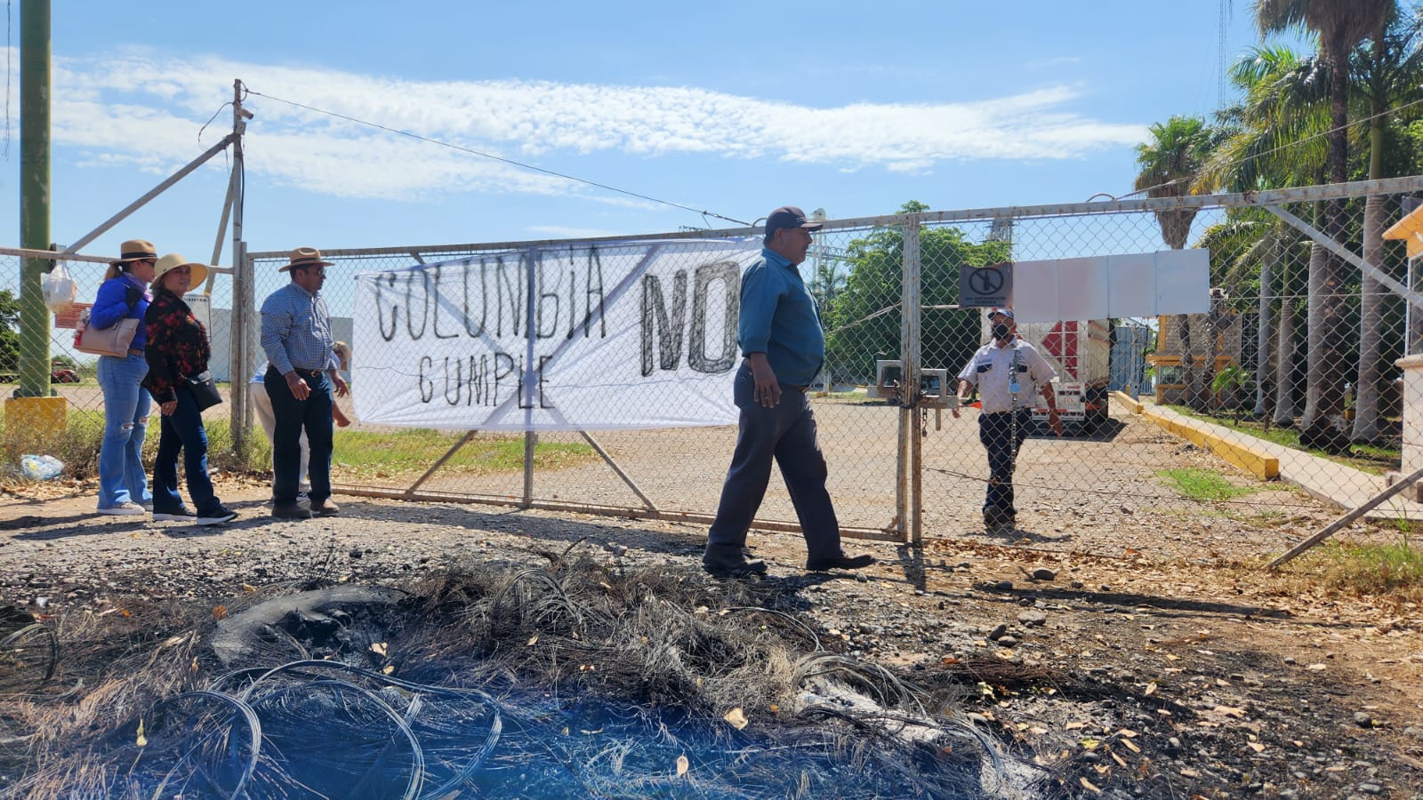Productores de garbanzo se suman a la toma de Bodega Columbia en Guasave; también les adeudan su cosecha