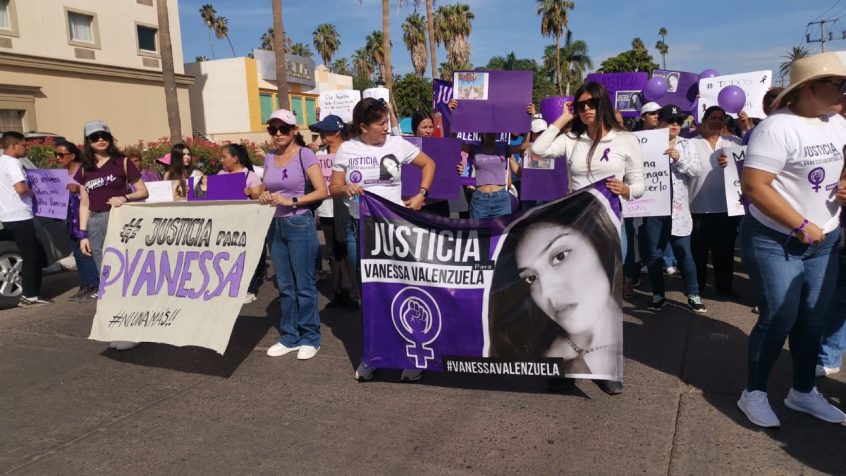 Familiares y amigos se manifiestan y exigen justicia por el feminicidio de Vanessa