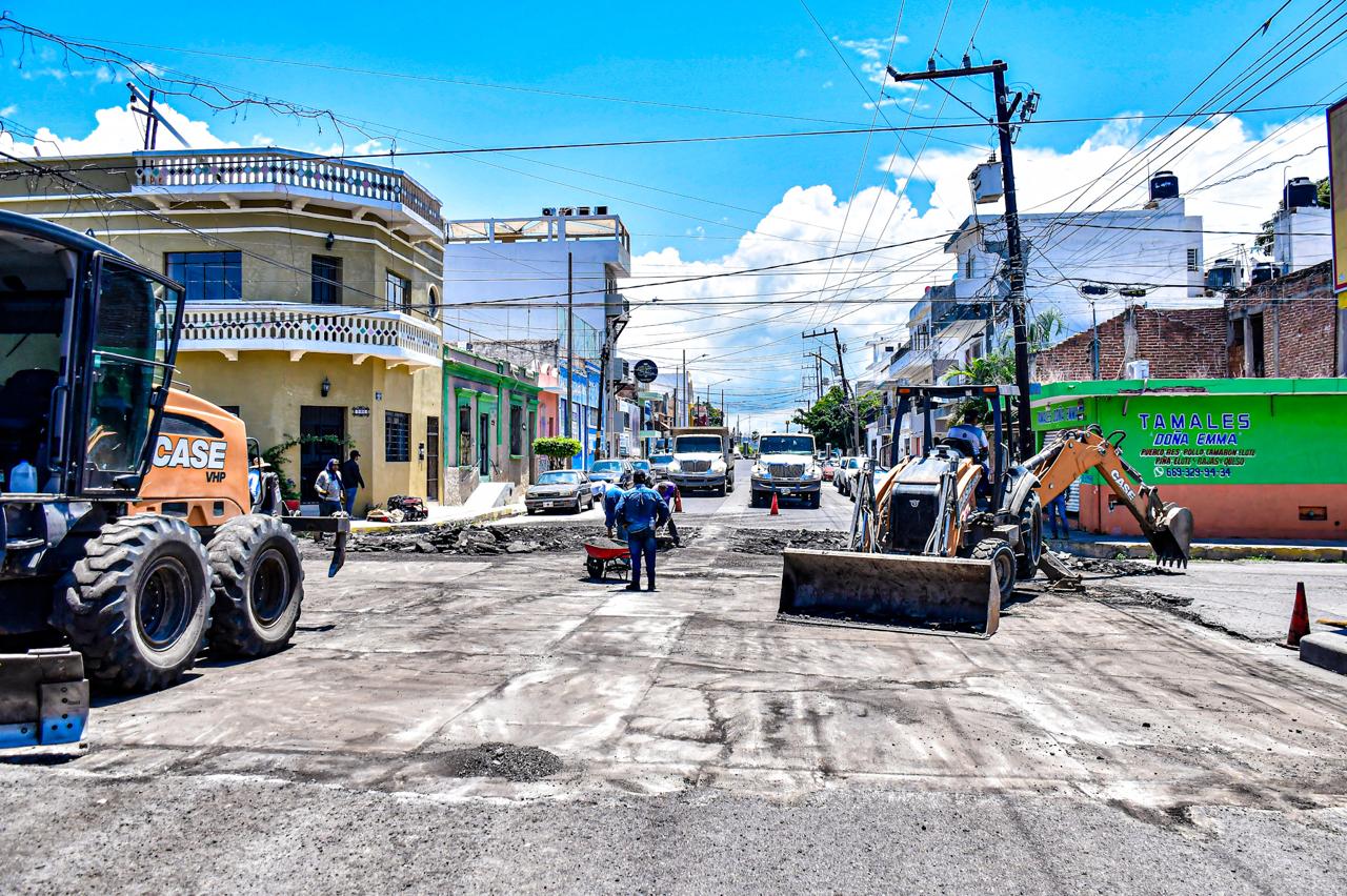 Reencarpetan tramo deteriorado de la Avenida Zaragoza en Mazatlán