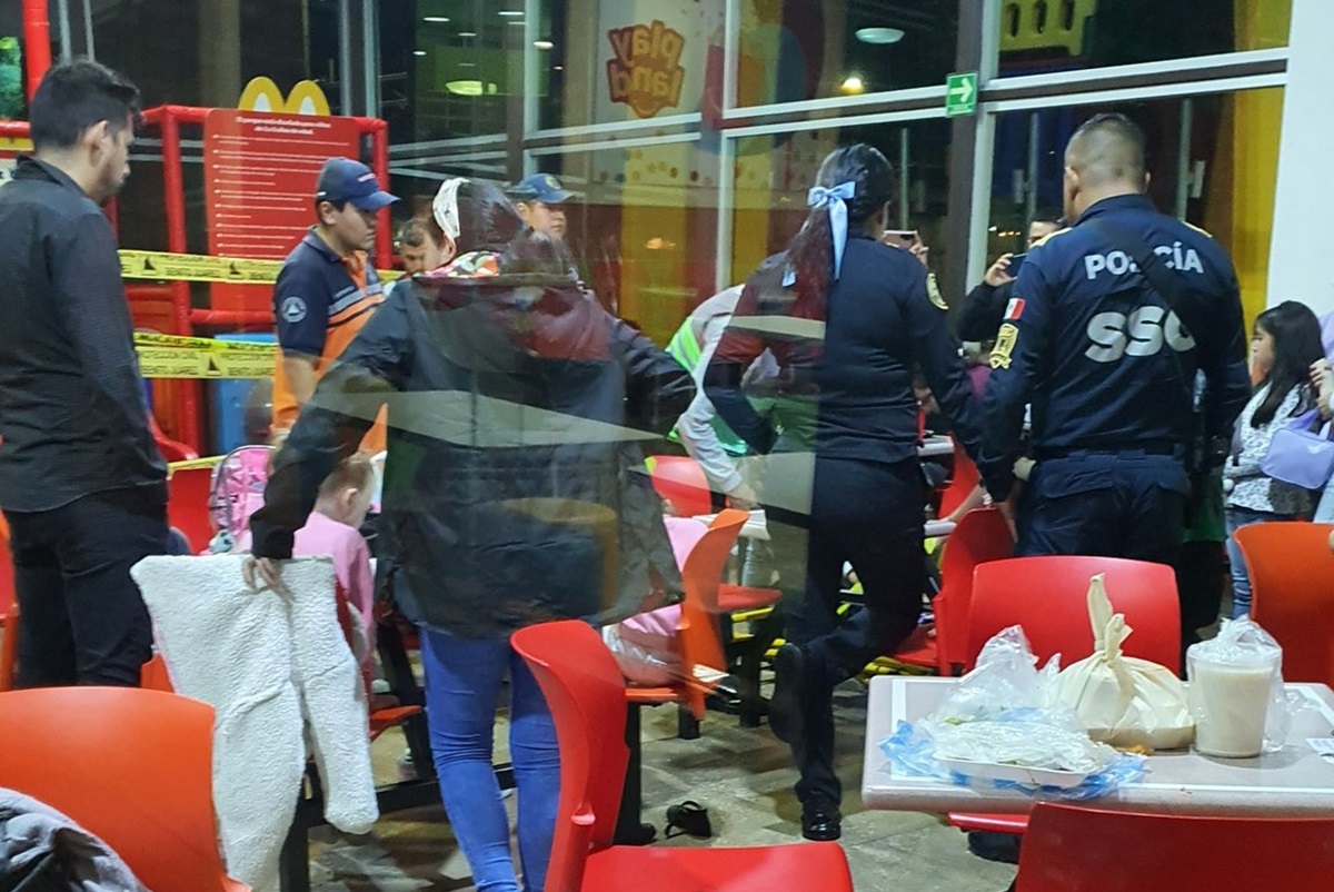 Estructura de juegos infantiles de McDonald’s ‘se vino abajo’ con 7 niños adentro, en la CDMX (fotos)
