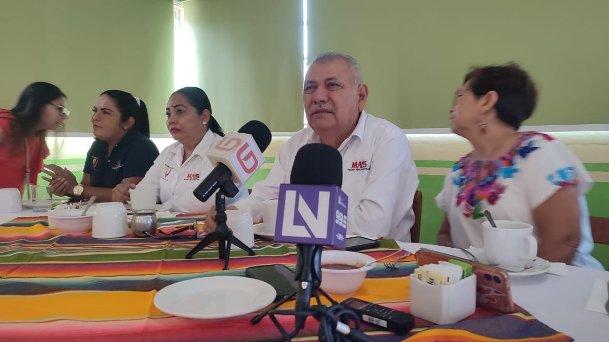 Preparan desplazados plan para abordar a AMLO y Sheinbaum en su visita a Sinaloa