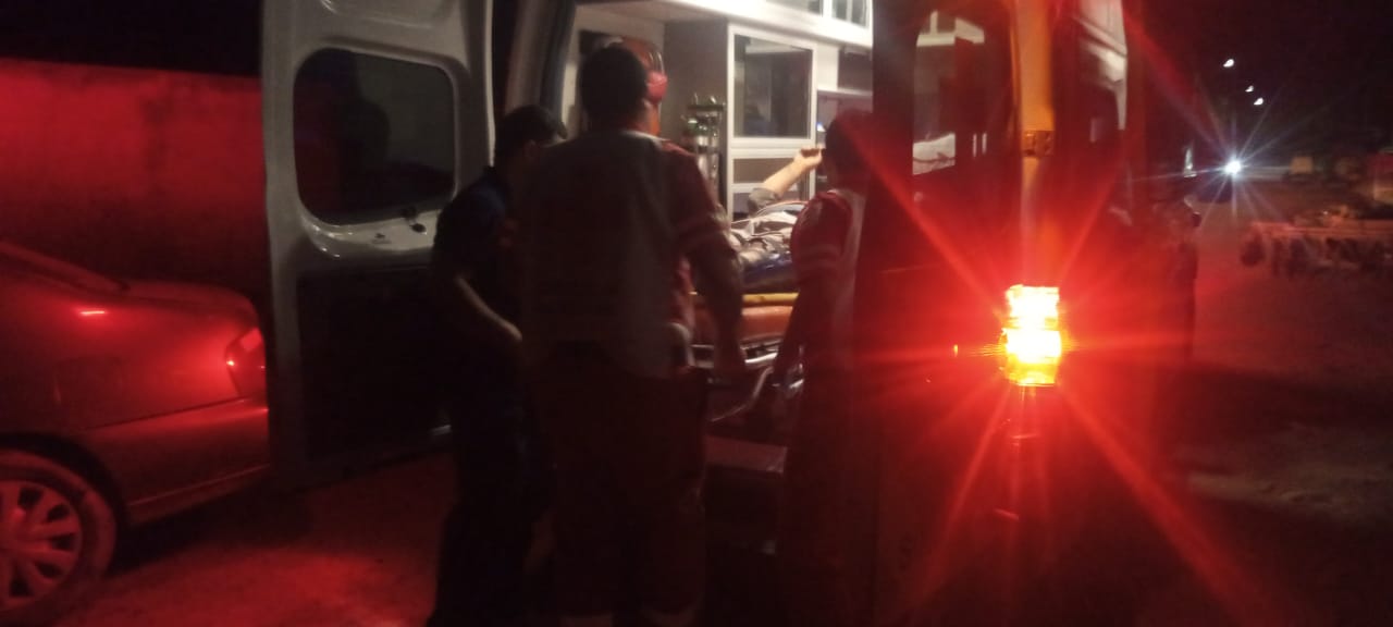 Motociclista derrapa por carretera de Guasave y termina lesionado