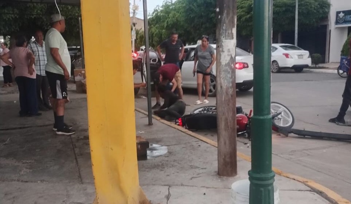 Motociclista resulta lesionado al impactarse contra vehículo en Guasave