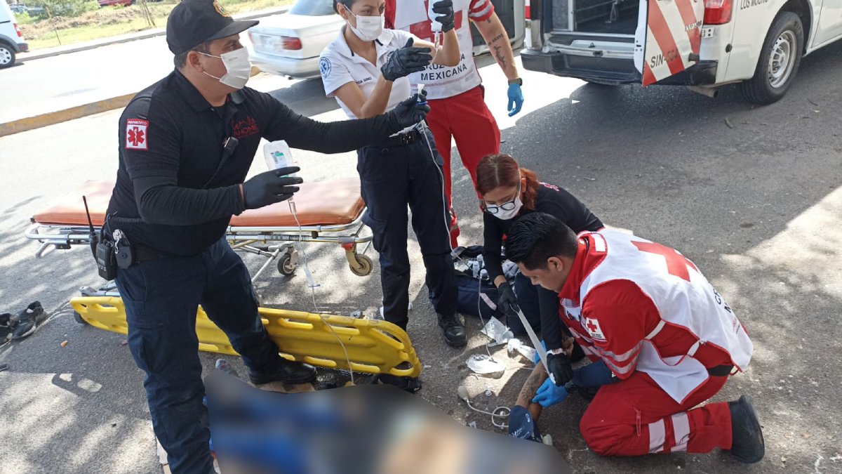 Motociclista es arrollado por tráiler en el bulevar Centenario de Los Mochis; responsable se da a la fuga