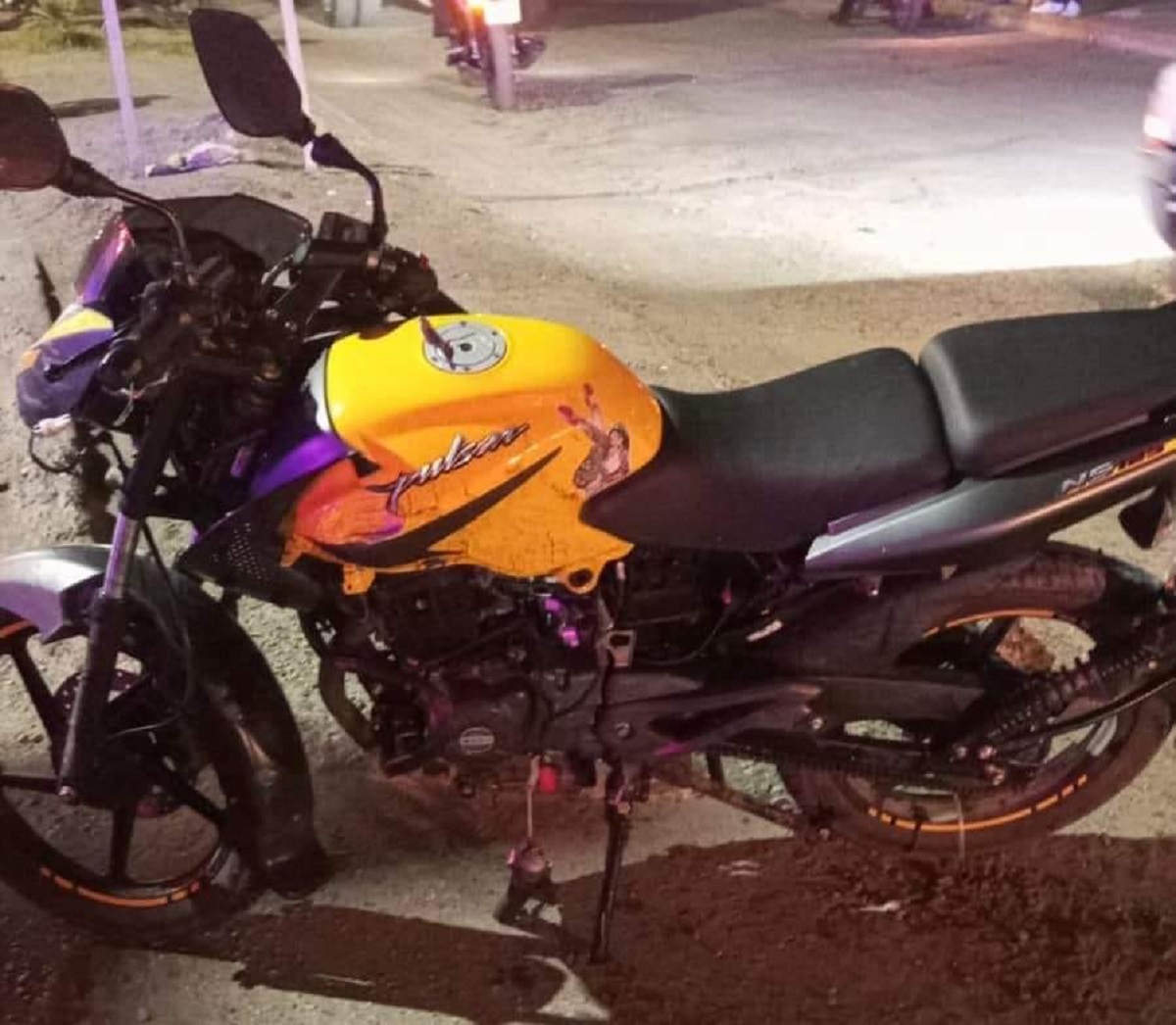 Motociclista sufre amputación de pierna luego de chocar contra un automóvil, en Mazatlán