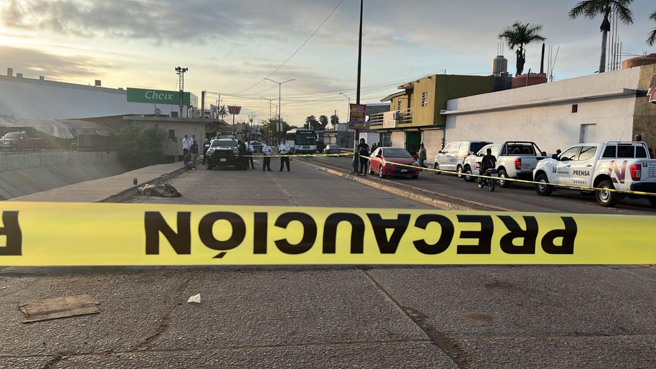 Estaba dormido bajo la llanta; indigente muere al ser aplastado por un camión en Villa Juárez, Navolato