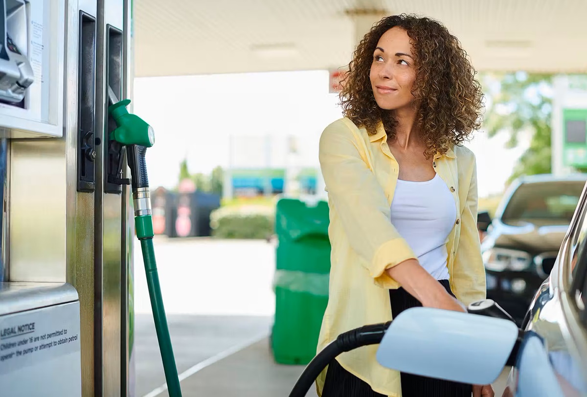 Es viernes y tu carro lo sabe: Precios promedio de las gasolinas verde, roja y diésel este 5 de julio
