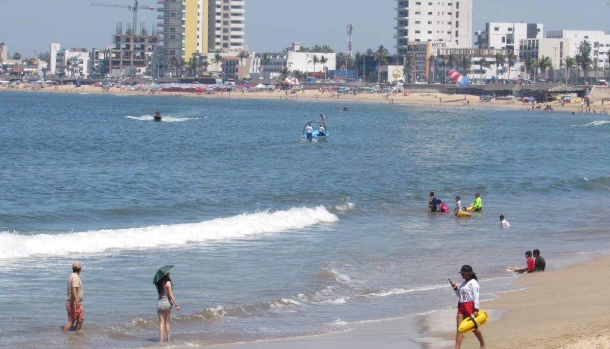 Incrementará el oleaje en playas de Mazatlán durante el fin de semana